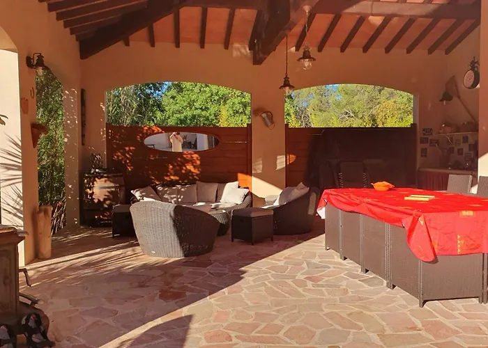 Nostra Casa , Entre Uzes, Nimes, Anduze * Bragassargues